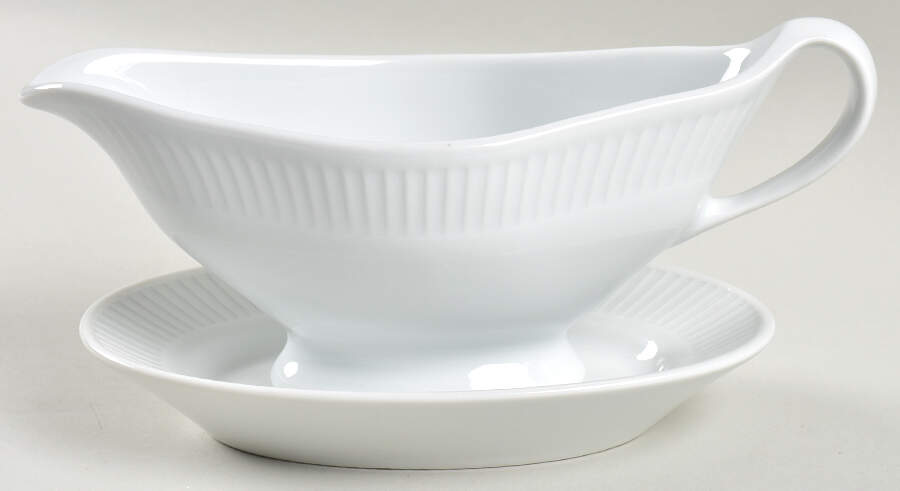 Plisse Gravy Boat & Underplate by Pillivuyt-1
