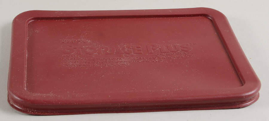 Originals Cranberry Plastic Lid for 7" Rectangular Baker by Pyrex-1