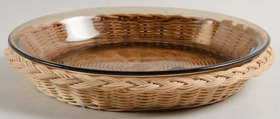 Fireside 9'' Pie Plate and Wicker Basket by Pyrex-1