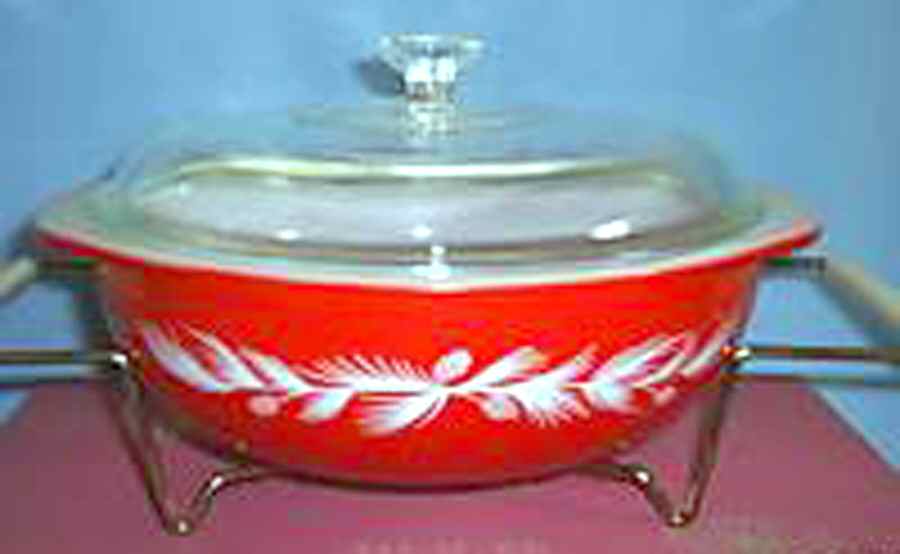 Holiday 2 Qt Round Covered Casserole by Pyrex-1