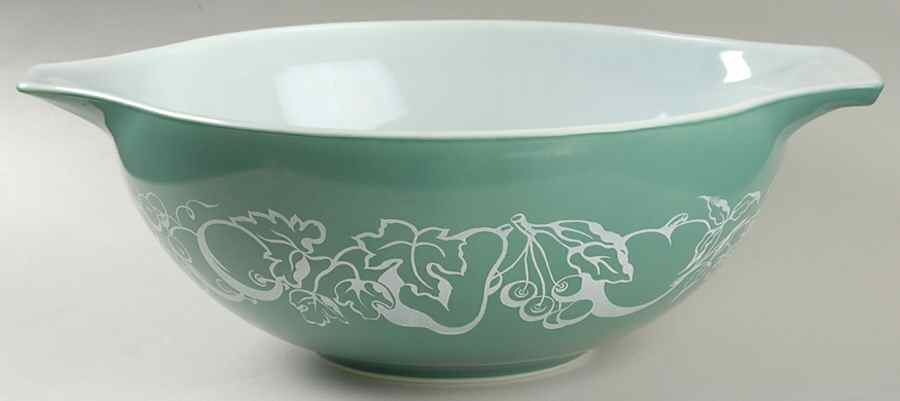 PYR33 13" Large Salad Serving Bowl by Pyrex-1