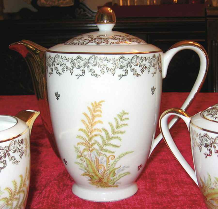 PLI19 Tea/Coffee Pot & Lid by Porcelaine de Limoges-1
