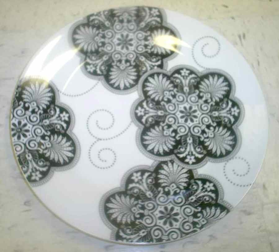 P2R2 Dinner Plate by Paris Royal-1