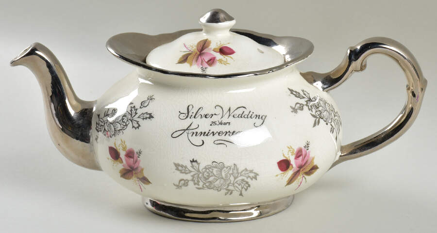 3194 Teapot & Lid by Price Kensington-1