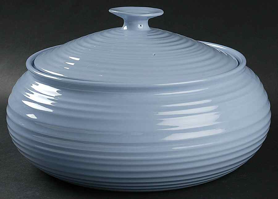 Sophie Conran Forget Me Not 3 Quart Round Covered Casserole by Portmeirion-1