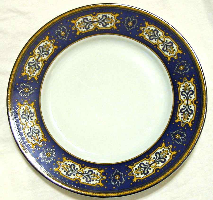 PLI22 Dinner Plate by Porcelaine de Limoges-1