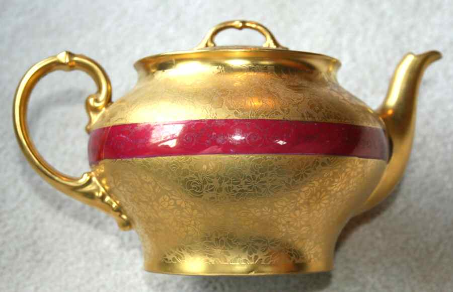 PIC130 Teapot & Lid by Pickard-1