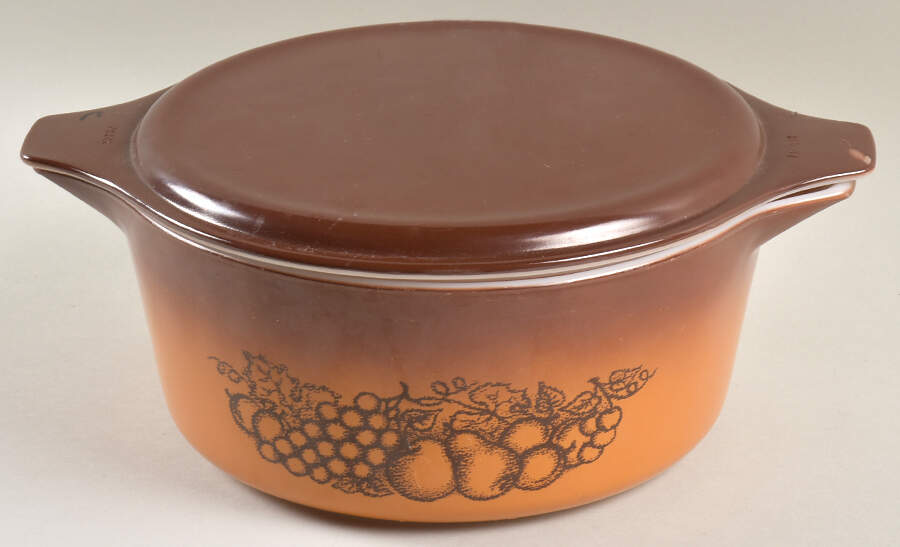Old Orchard 2.5 Qt Round Covered Casserole by Pyrex-1