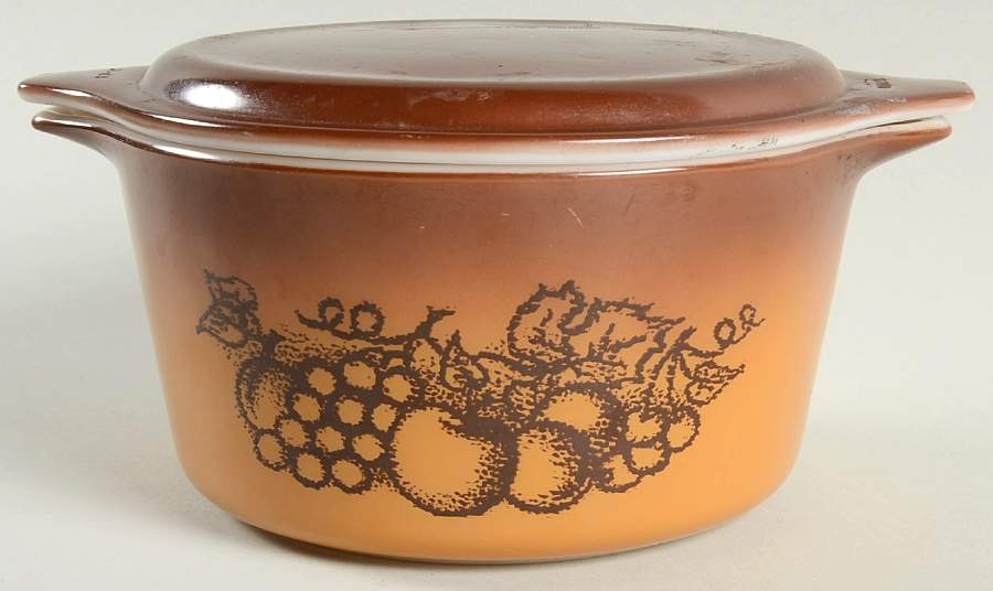 Old Orchard 1.50 Pt Round Covered Casserole by Pyrex-1