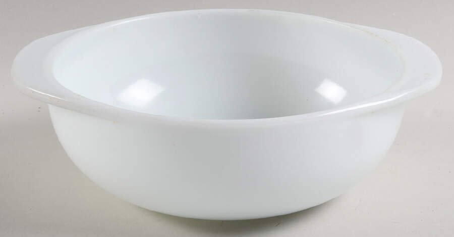 Opal (Milkglass) 1.5 Quart Round Casserole No Lid by Pyrex-1