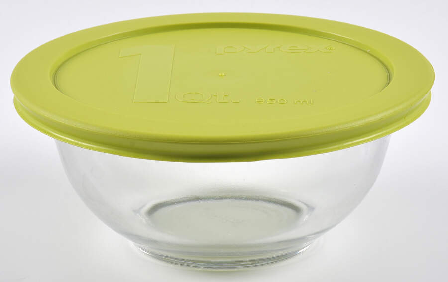 Originals Clear 7" Mixing Bowl & Plastic Lid by Pyrex-1