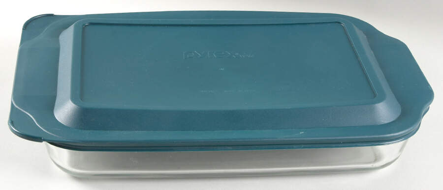Originals Clear 13" Rectangular Baker w/Plastic Lid by Pyrex-1