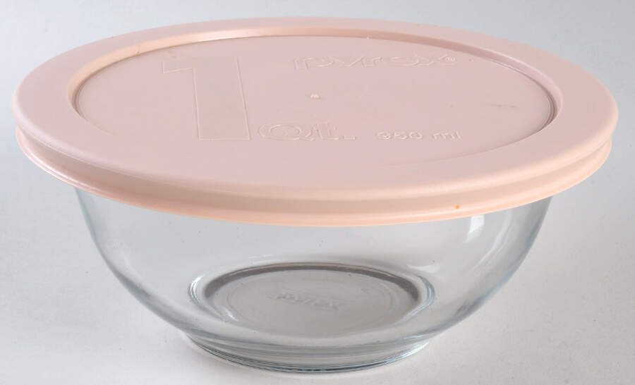 Originals Clear 7" Mixing Bowl & Plastic Lid by Pyrex-1