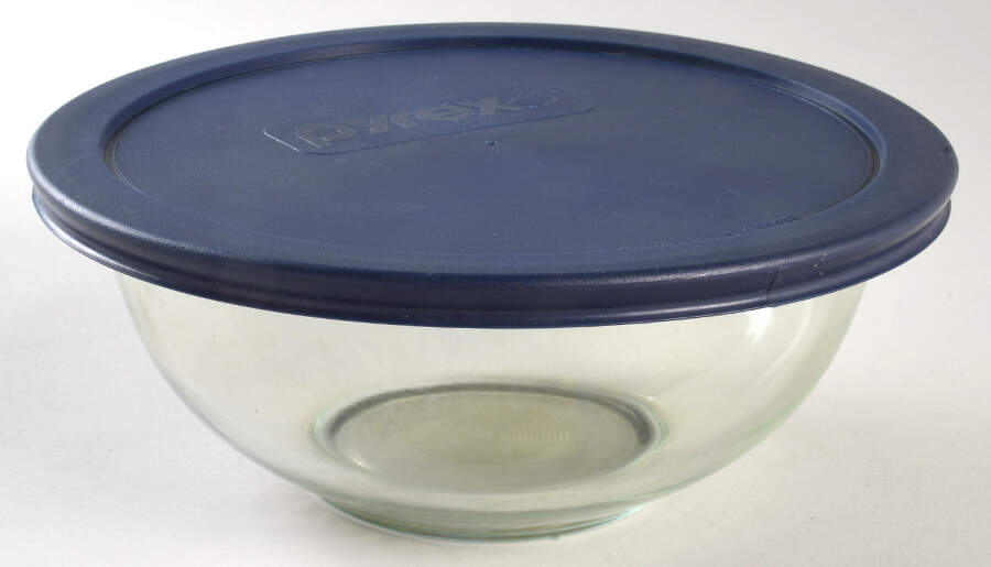 Originals Clear 8" Mixing Bowl & Plastic Lid (MB8 & MB8PL3) by Pyrex-1