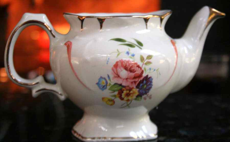 3814 Teapot No Lid by Price Kensington-1