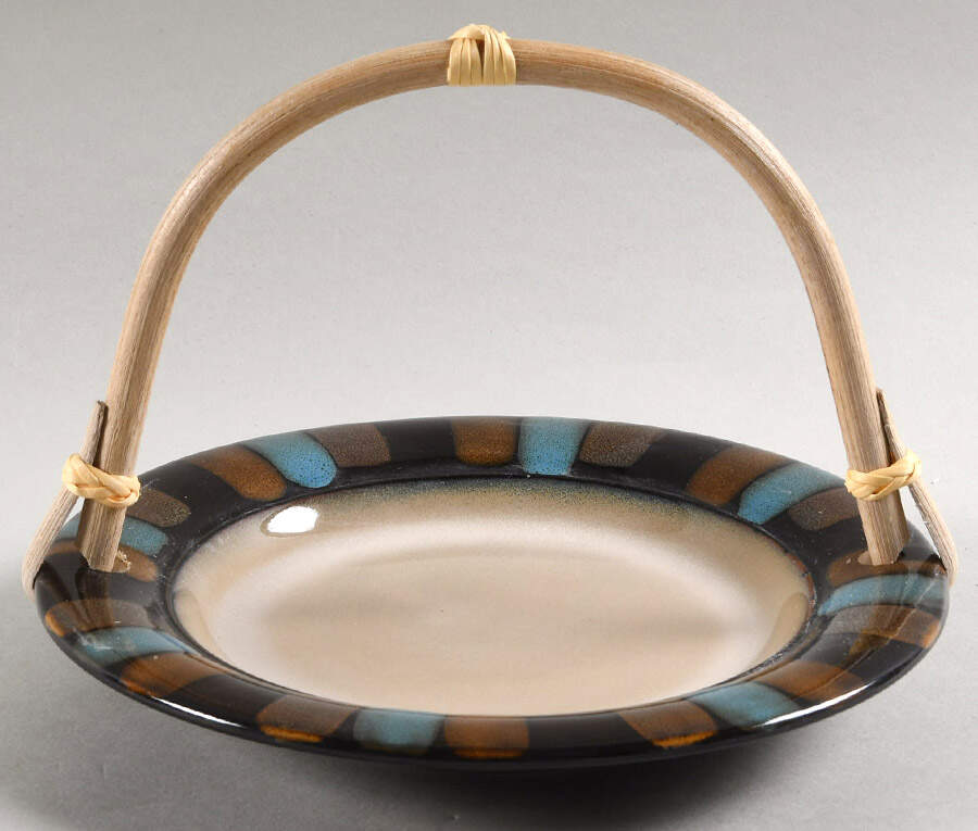 Cayman 5 3/8"-5 5/8" Bamboo Handled Serving Plate  HC by Pfaltzgraff-1
