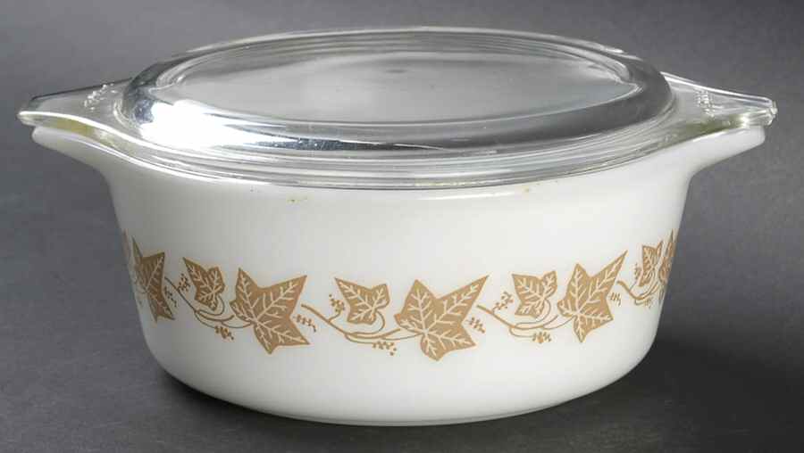 Sandalwood 1.50 Pt Round Covered Casserole by Pyrex-1