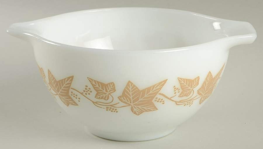 Sandalwood 7" Cinderella Mixing Bowl by Pyrex-1