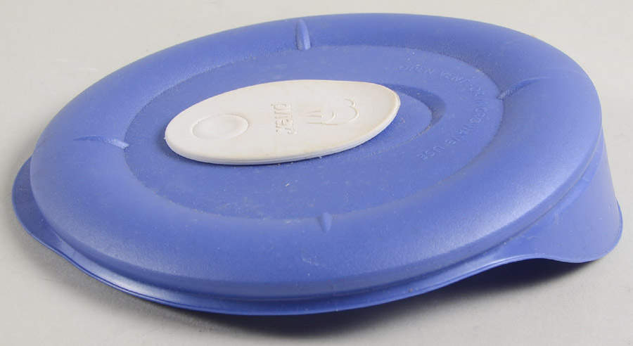 Storage Containers Turquoise Vented Plastic Lid #8200 by Pyrex-1