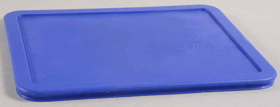 Storage Containers Medium Blue Vented Plastic Lid #7212-Pc by Pyrex-1