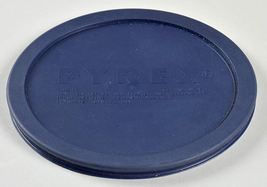 Storage Containers Dark Blue Plastic Lid #7203-Pc by Pyrex-1