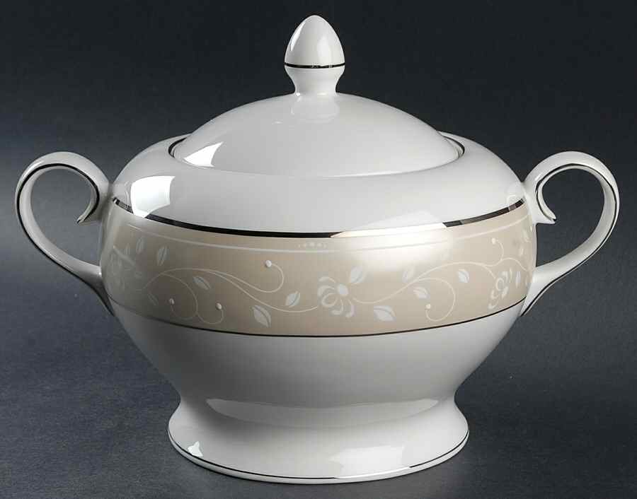 Sweet Elegance Round Covered Vegetable by Princess House-1