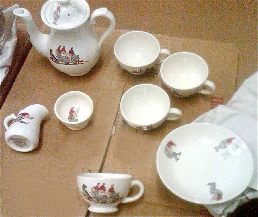 Nisse (No Trim) Teapot & Lid by Porsgrund-1