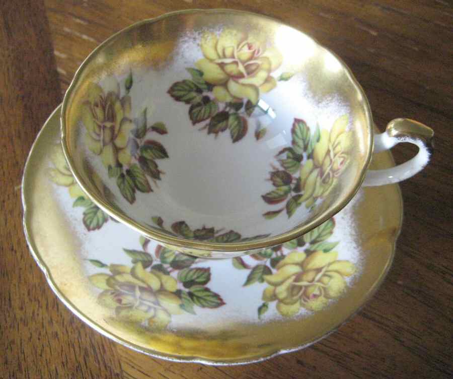 D157b Footed Cup & Saucer Set by Paragon-1