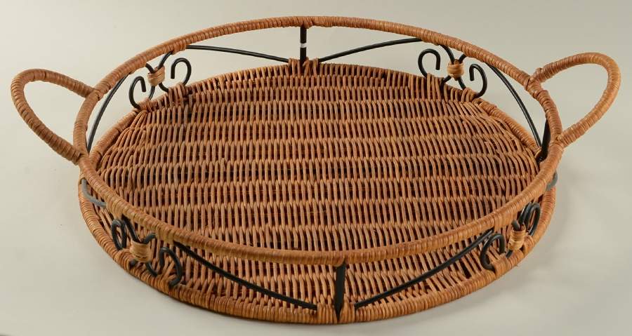 Casual Home 19" Wicker Round Tray by Princess House-1