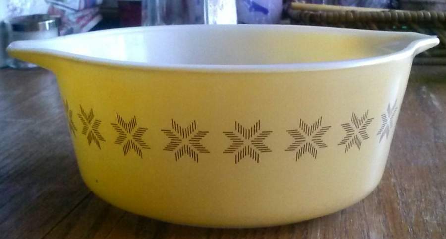 Town & Country 1.5 Quart Round Casserole No Lid by Pyrex-1