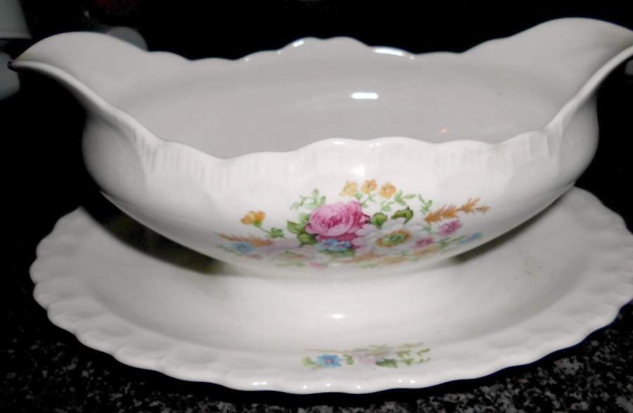 POP331 Gravy Boat with Attached Underplate by Pope Gosser-1