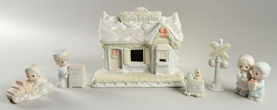 Sugar Town Train Station Set Ship-Train Station 6 Piece Set - Ship Trademark, No Box by Precious Moments-1