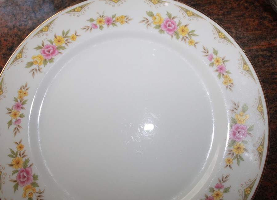 Lorraine Dinner Plate by Premiere-1
