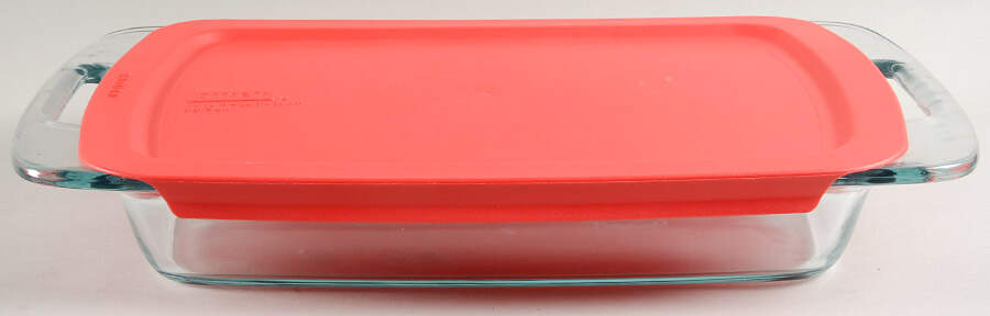 Easy Grab 13" Rectangular Baker w/Plastic Lid by Pyrex-1