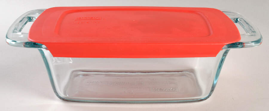 Easy Grab Loaf Pan & Plastic Lid by Pyrex-1
