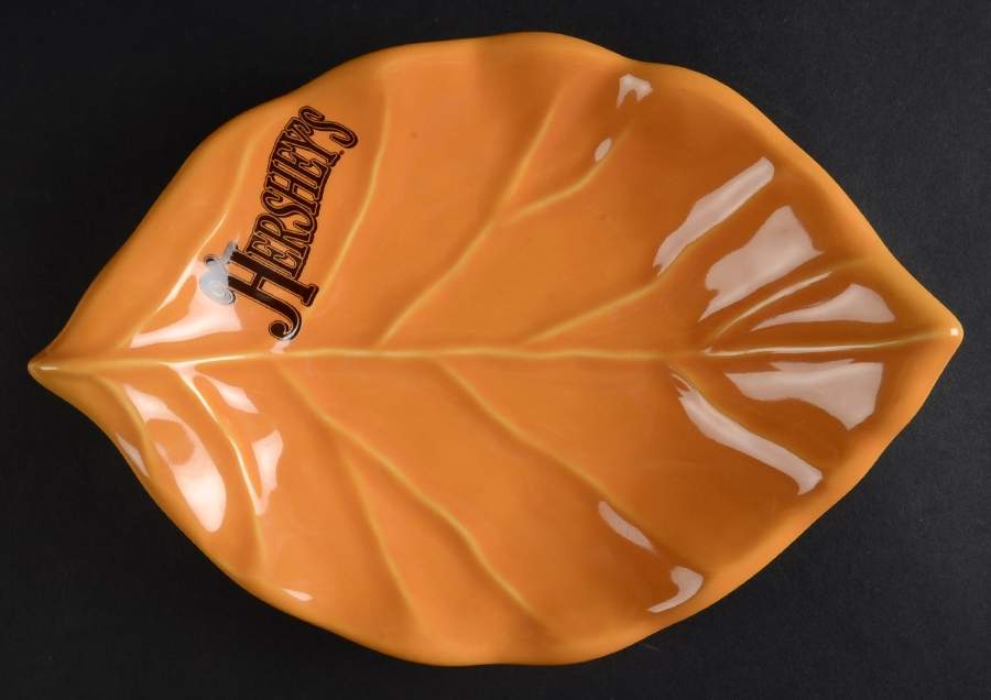 Hershey 9" Leaf Dish by Pfaltzgraff-1