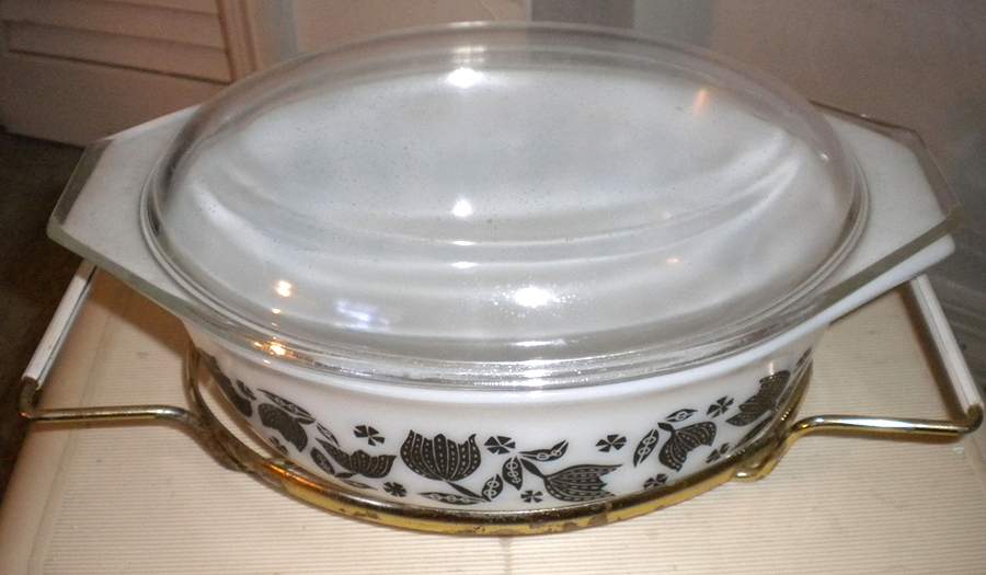 Black Tulip 1.5 Quart Oval Covered Casserole & Metal Stand by Pyrex-1