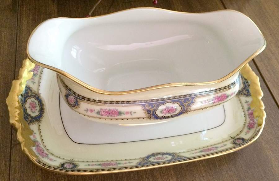 POY877 Gravy Boat with Attached Underplate by Jean Pouyat-1