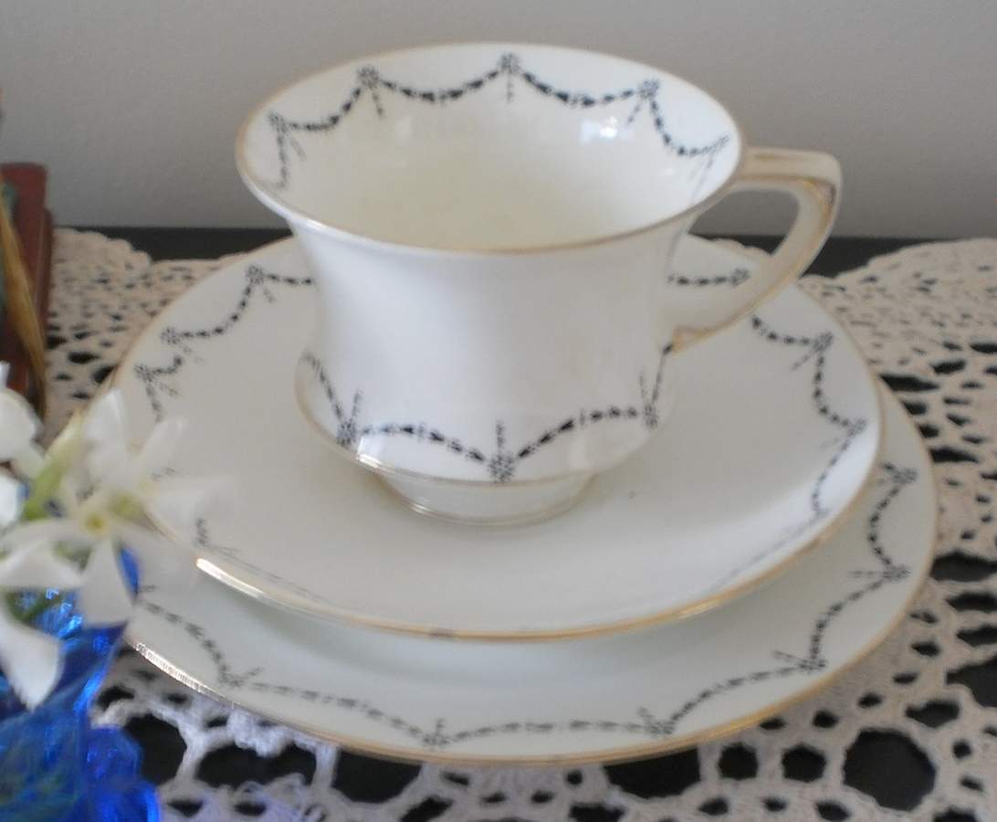 A1046 Footed Cup & Saucer Set by Paragon-1
