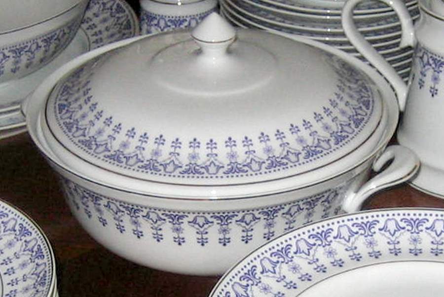 POR143 Round Covered Vegetable by Portugal-1
