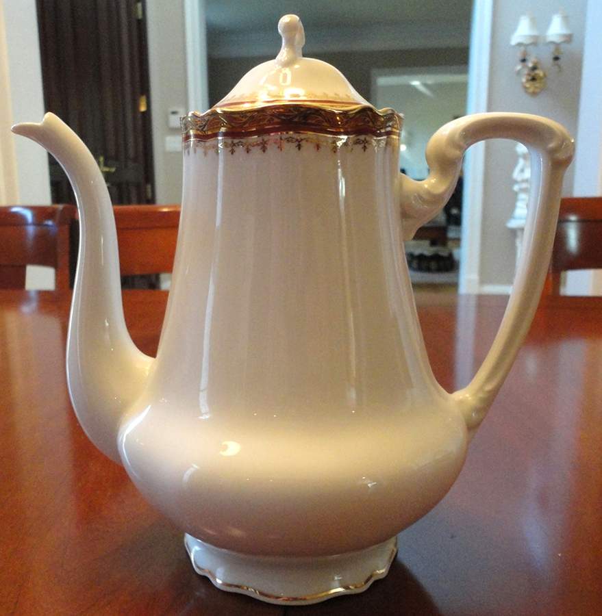 PLG22 Coffee Pot & Lid by Porcelaine Lafarge-1