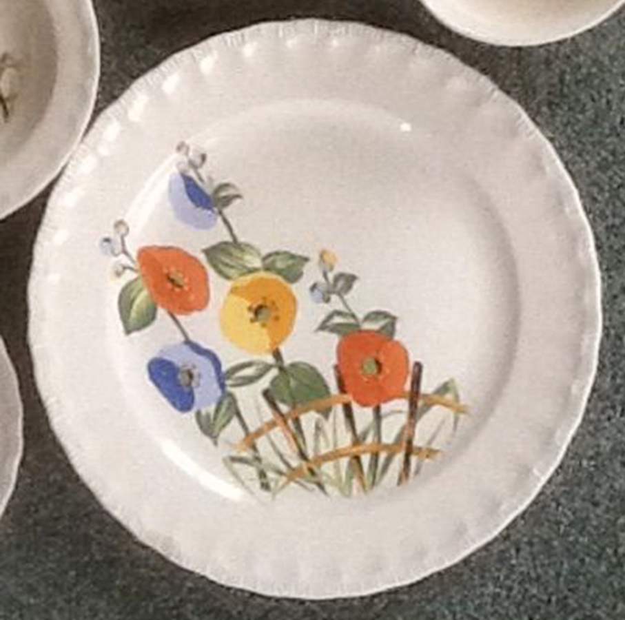 La Fleur Dinner Plate by Pope Gosser-1