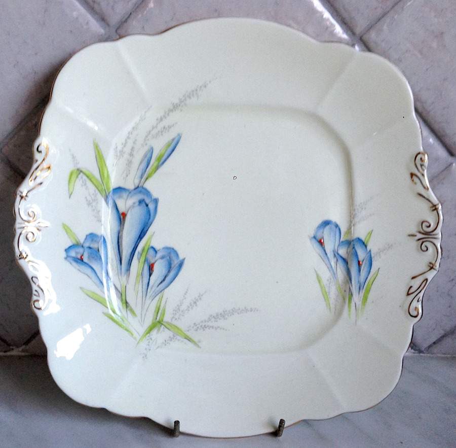 X2422 Square Handled Cake Plate by Paragon-1