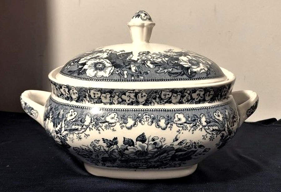 Balmoral Oval Covered Vegetable by Petrus Regout & Co-1