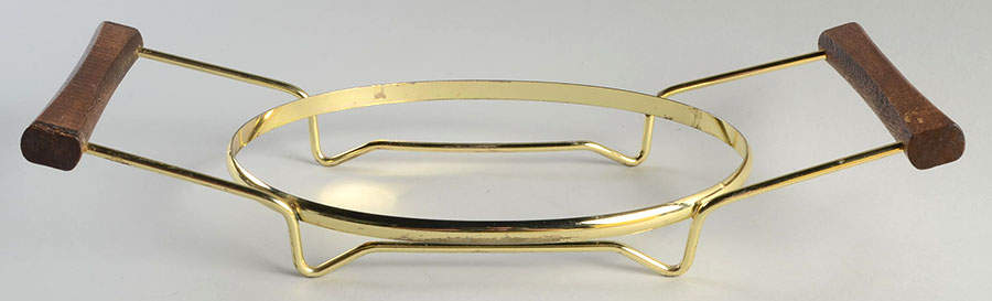 PYR51 Metal Stand for 1.5 Qt Oval Covered Casserole by Pyrex-1
