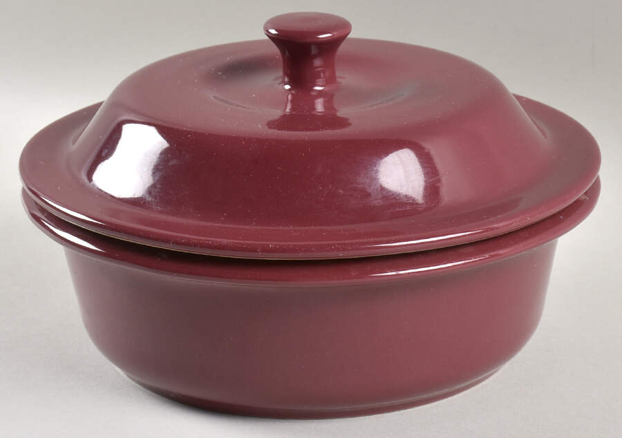 New Traditions 1.5 Quart Round Covered Baker by Pampered Chef-1