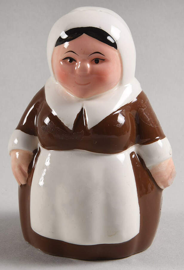 The Pilgrim Pair Figural Salt Shaker by Publix Supermarkets-1