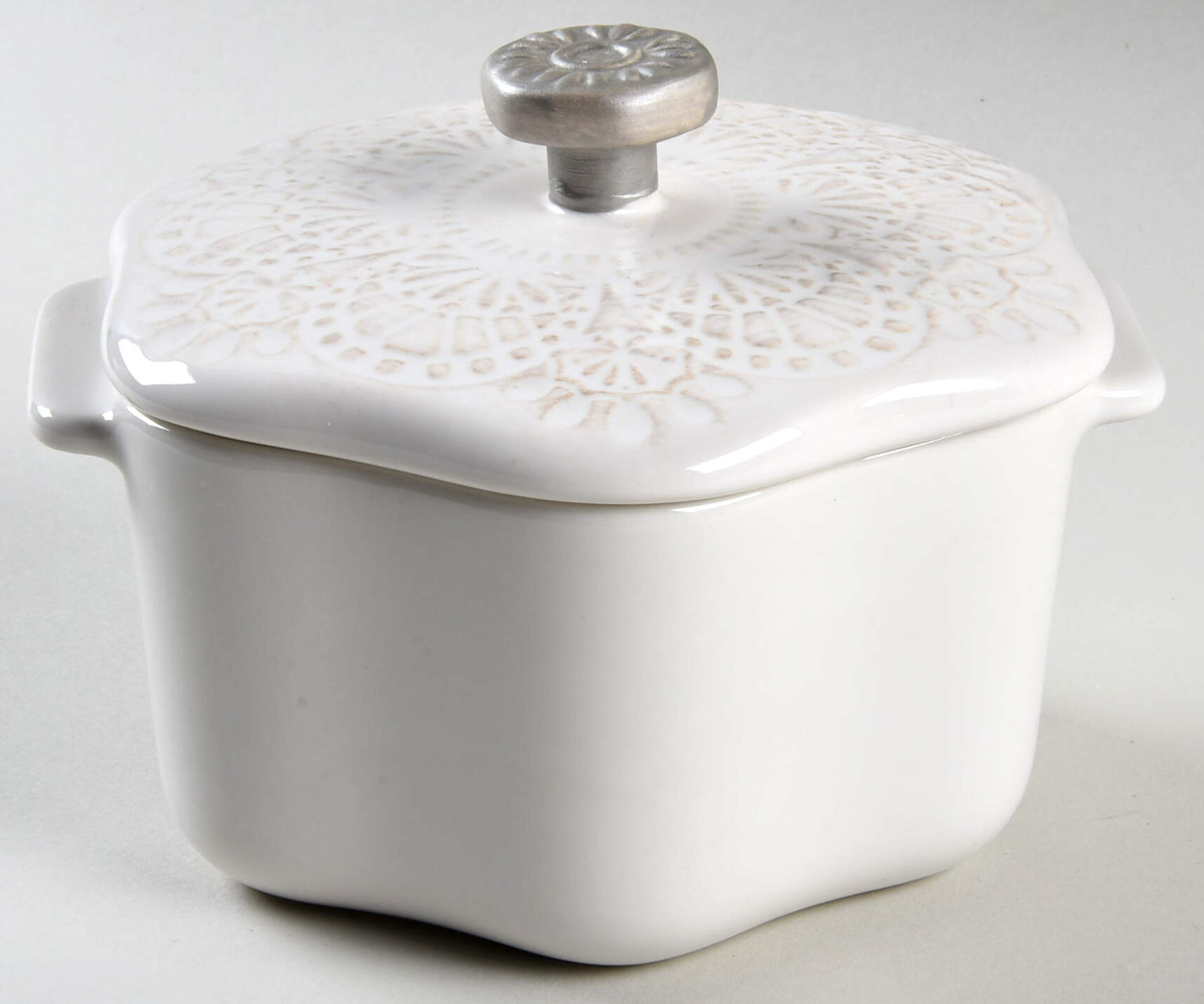 Vintage Lace 12 Oz Mini Snowflake Cocotte & Lid by Pioneer Woman-1