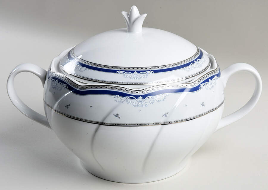PDM3 Round Covered Vegetable by Pate de Limoges-1
