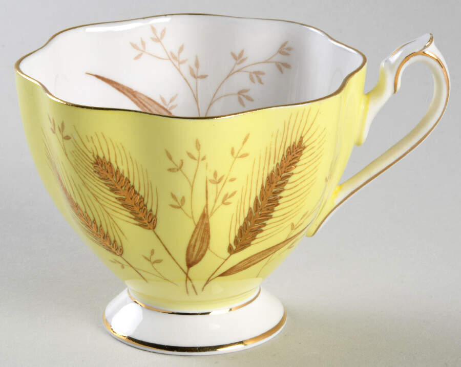 5492 Yellow Footed Cup by Queen Anne (England)-1
